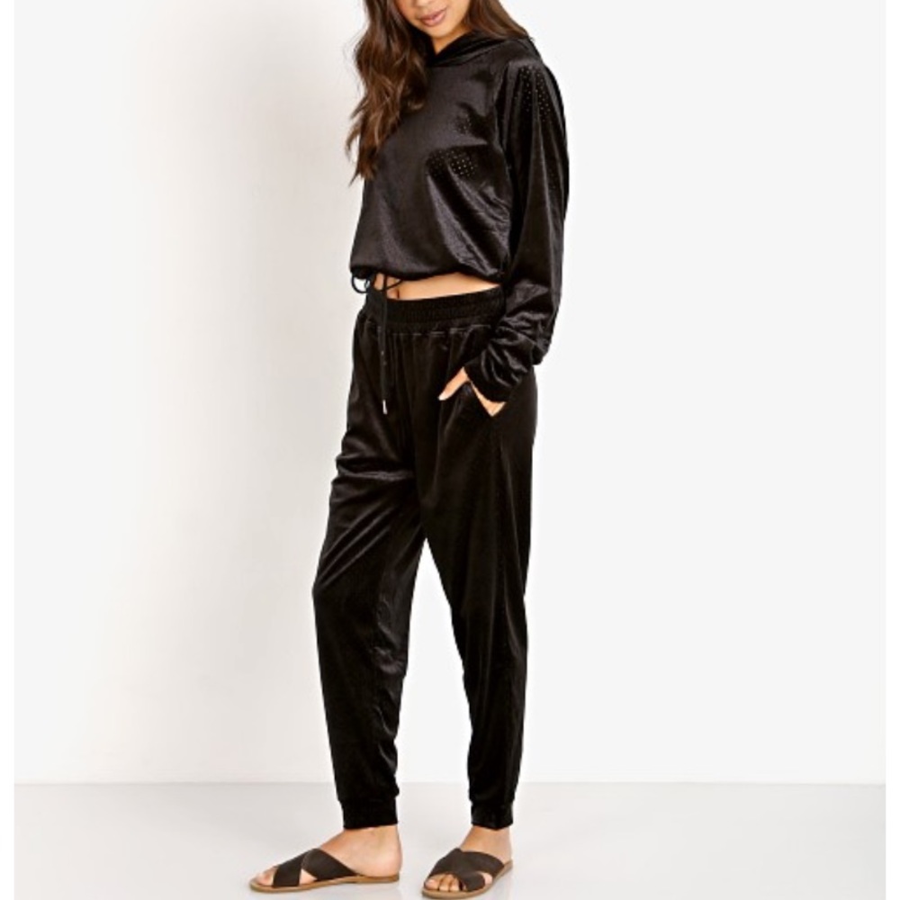 NWT Onzie Velour Joggers Onzie size ML